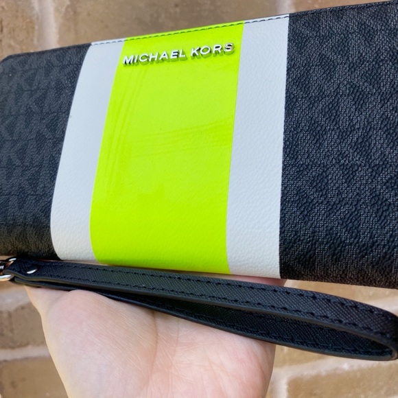 ‼️SALE‼️ Michael Kors Jet Set Continental Wristlet - Picture 3 of 5